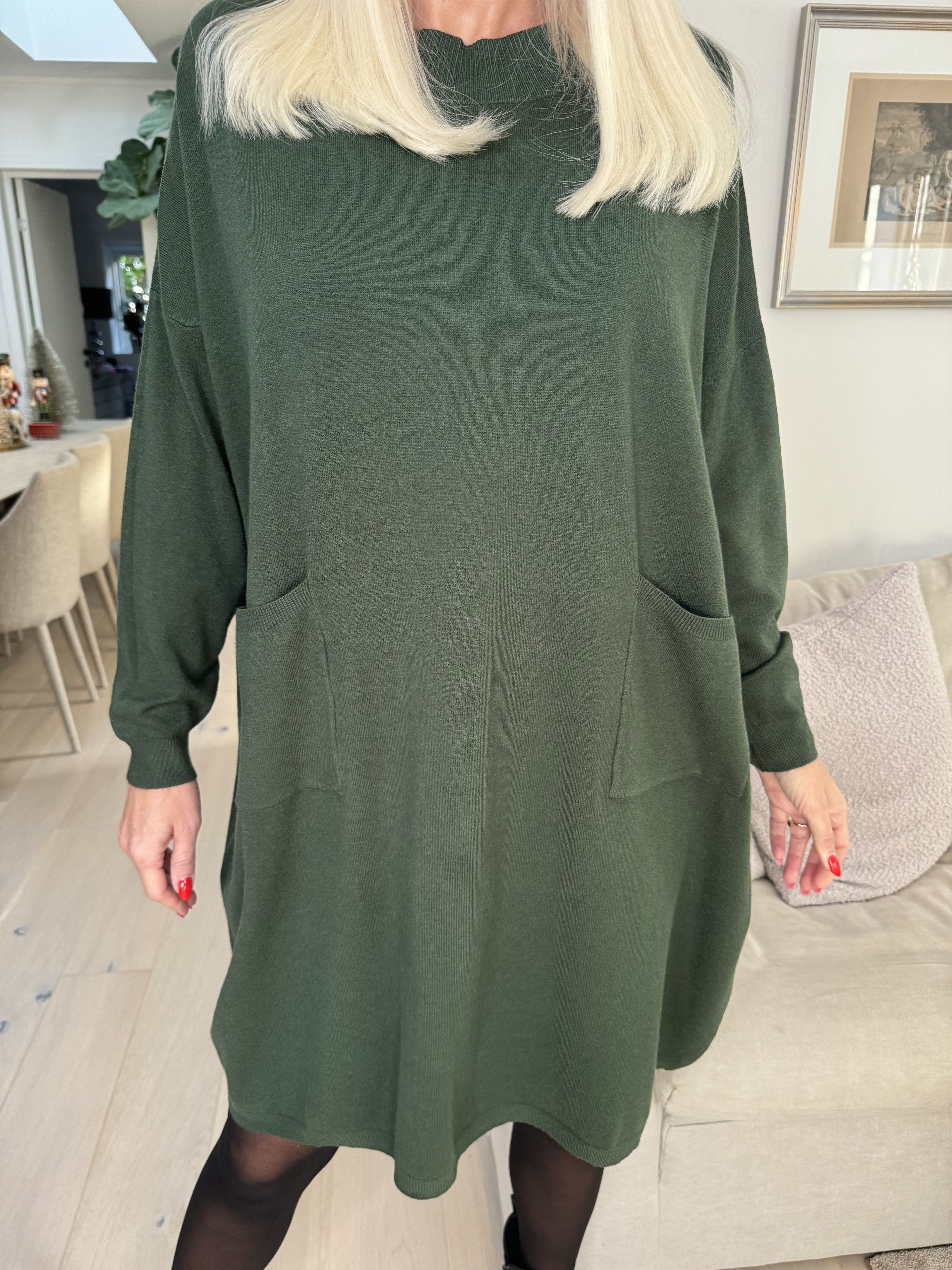 Dima - Blød strikkjole med lommer